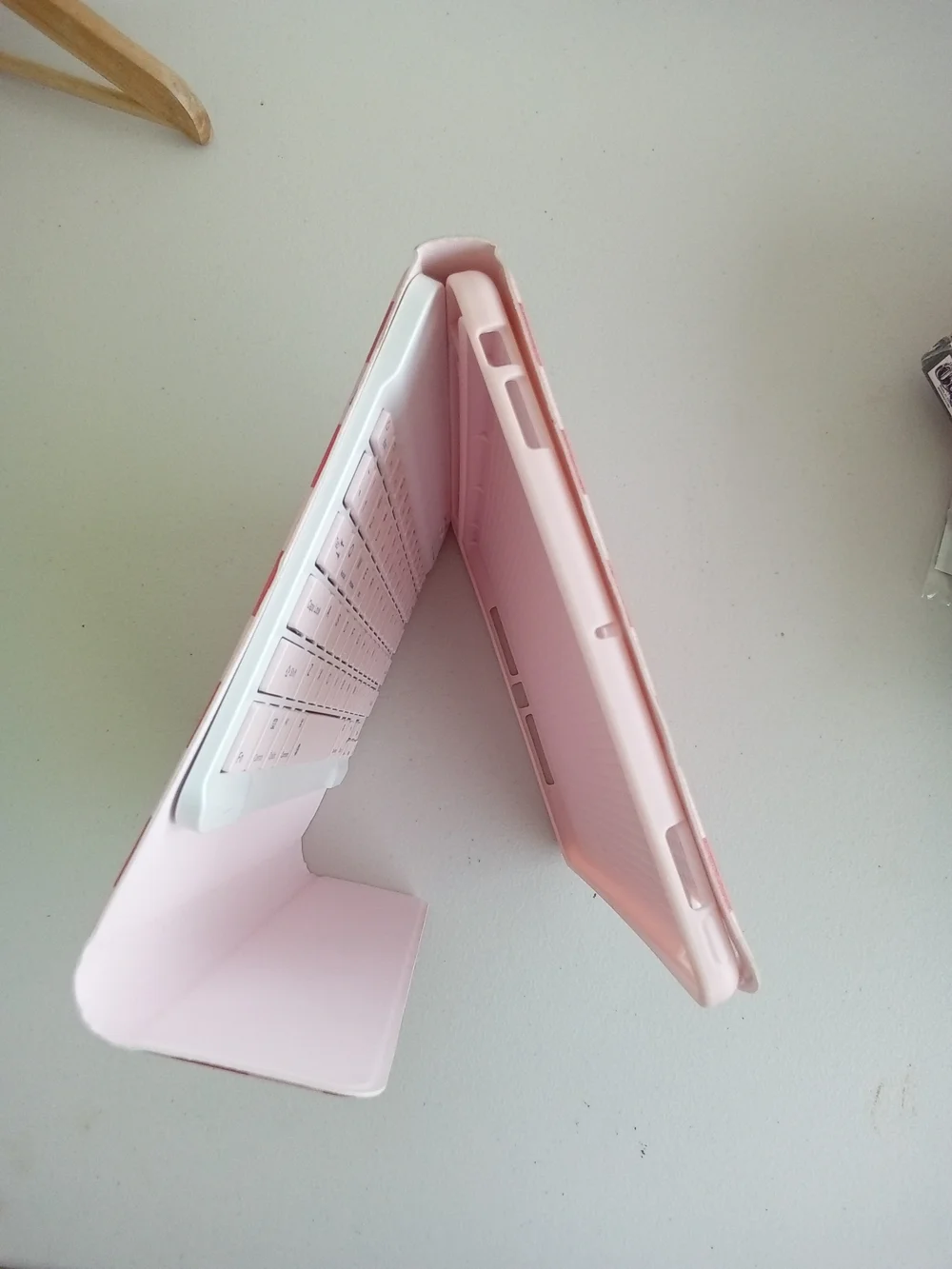 Pink Checkered Bluetooth Keyboard Case for iPad 10.2 / 10.5 Inch